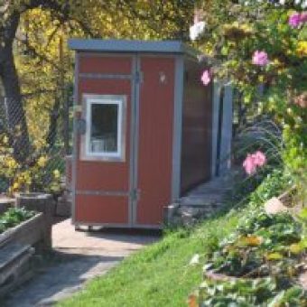 Huehnerstall im Herbst