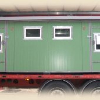 Transport eines Huehnerstalls